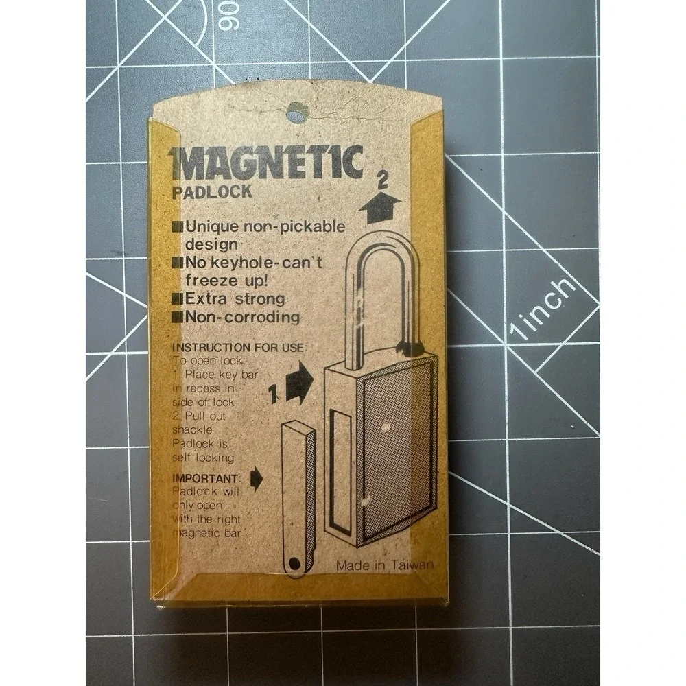 NEW Vintage Genii Magnetic Padlock w/2 Keys Non Pickable No Keyhole 37mm NIB